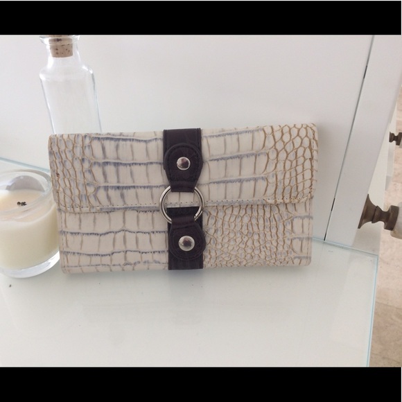 Lightly used beautiful animal print clutch/wallet! - Picture 1 of 4